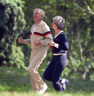 caminar mayores Caminar rápido da más años de vida